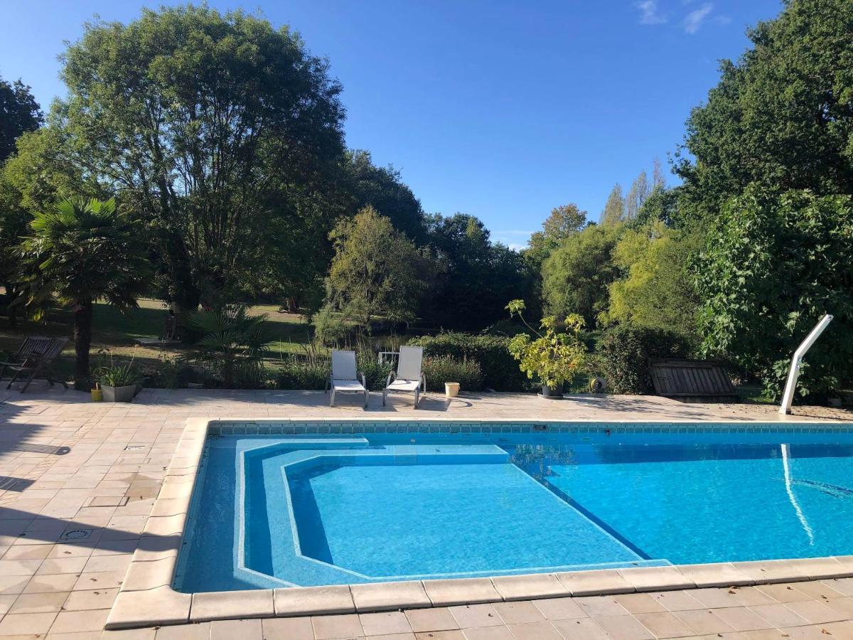 Maison Charmante Avec Piscine Privee A Saint-Georges-De-Pointindouxc Exterior photo