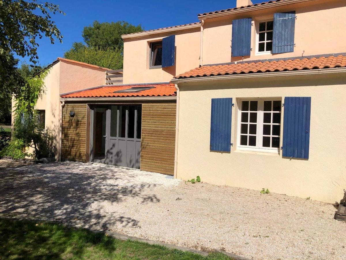 Maison Charmante Avec Piscine Privee A Saint-Georges-De-Pointindouxc Exterior photo